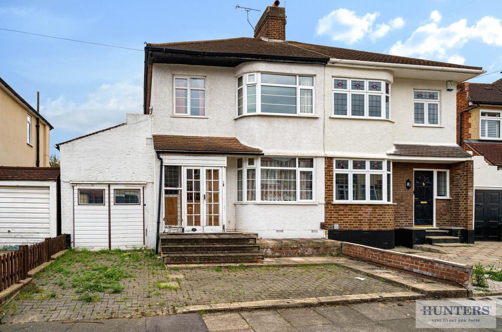 Property photo 1 of 18 External