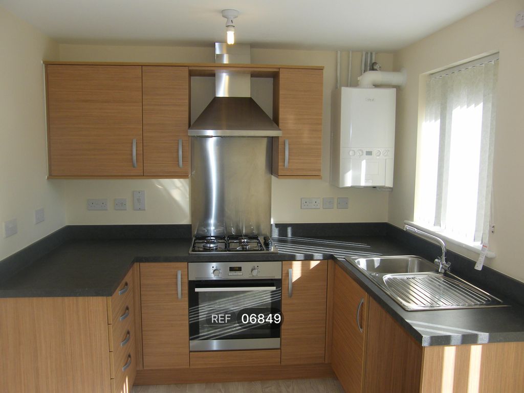 Property photo 2 of 10 Kitchen