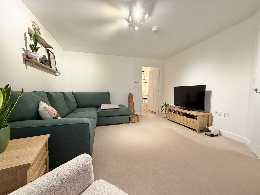 Property photo 2 of 15 Lounge