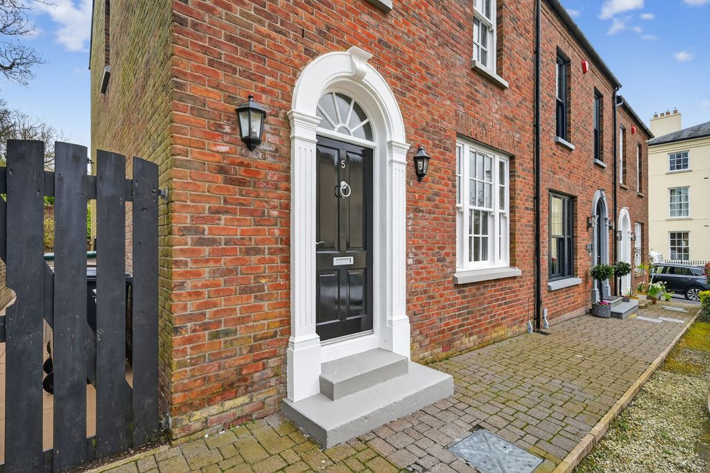 Property photo 2 of 18