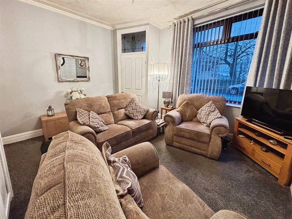 Property photo 3 of 25 Lounge