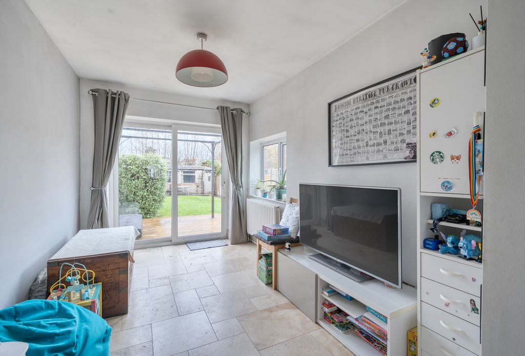Property photo 3 of 21 1417726-16-69A1Fc...