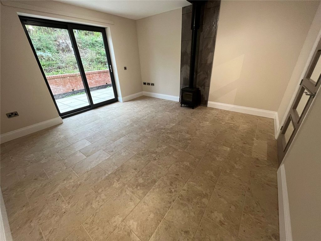 Property photo 3 of 15 Picture No. 02