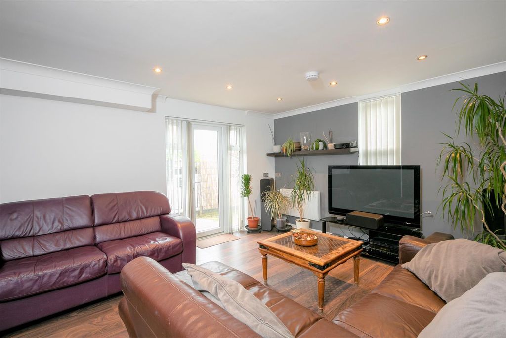 Property photo 2 of 23