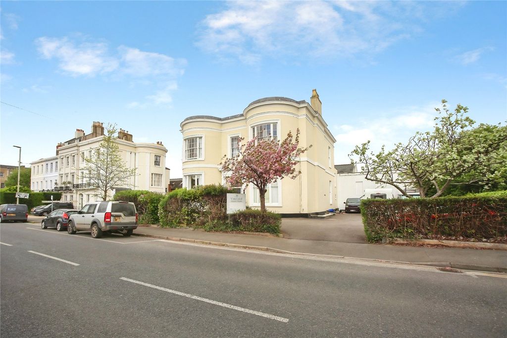 Property photo 2 of 26 Picture No. 30