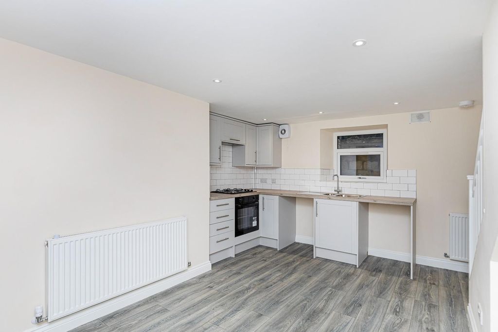 Property photo 2 of 18 Kitchen/Diner