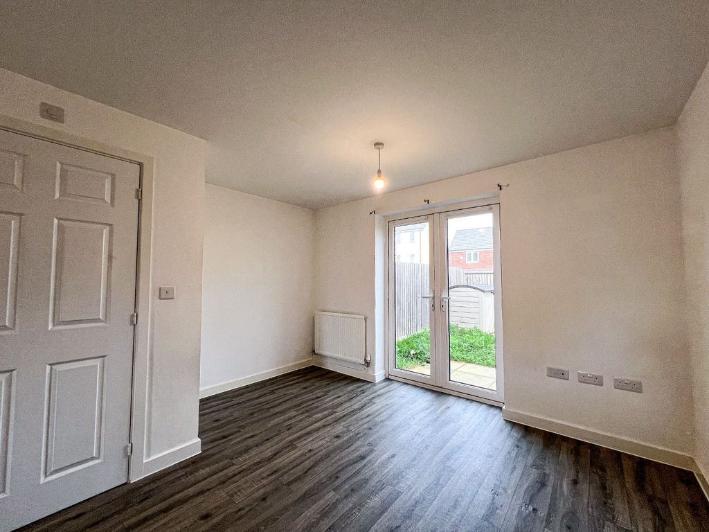 Property photo 3 of 11 3821845