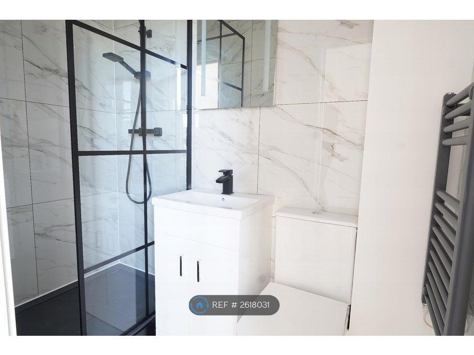 Property photo 2 of 15 Bathroom