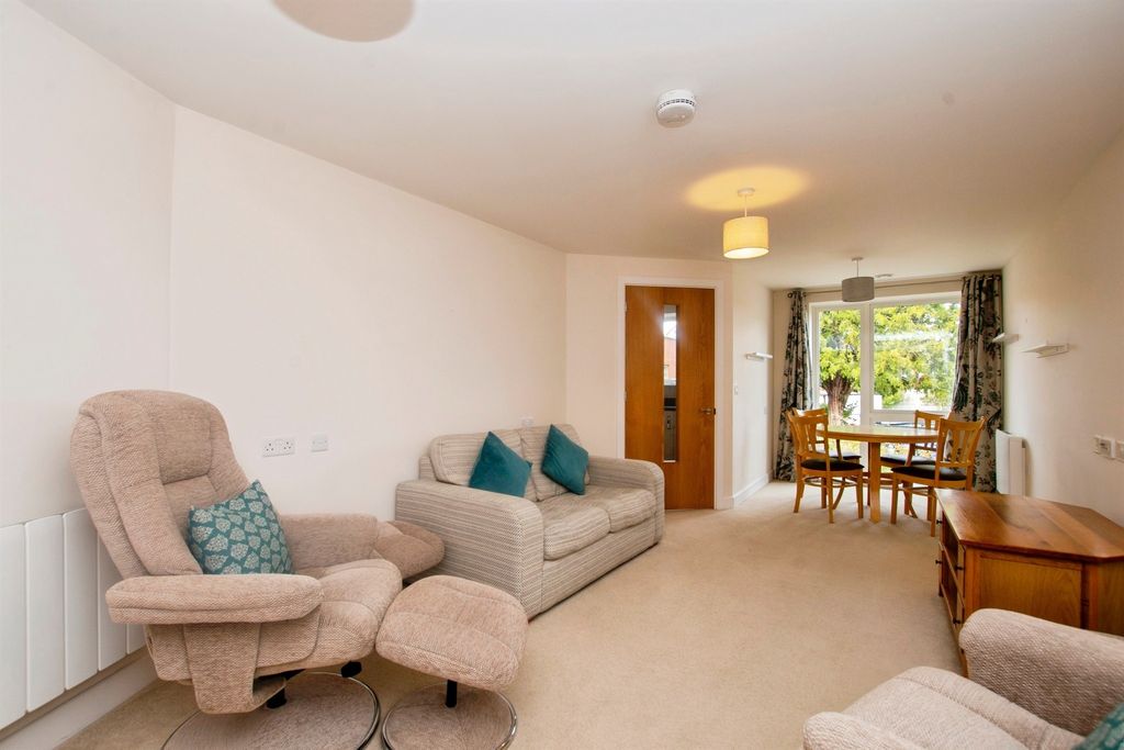 Property photo 3 of 12