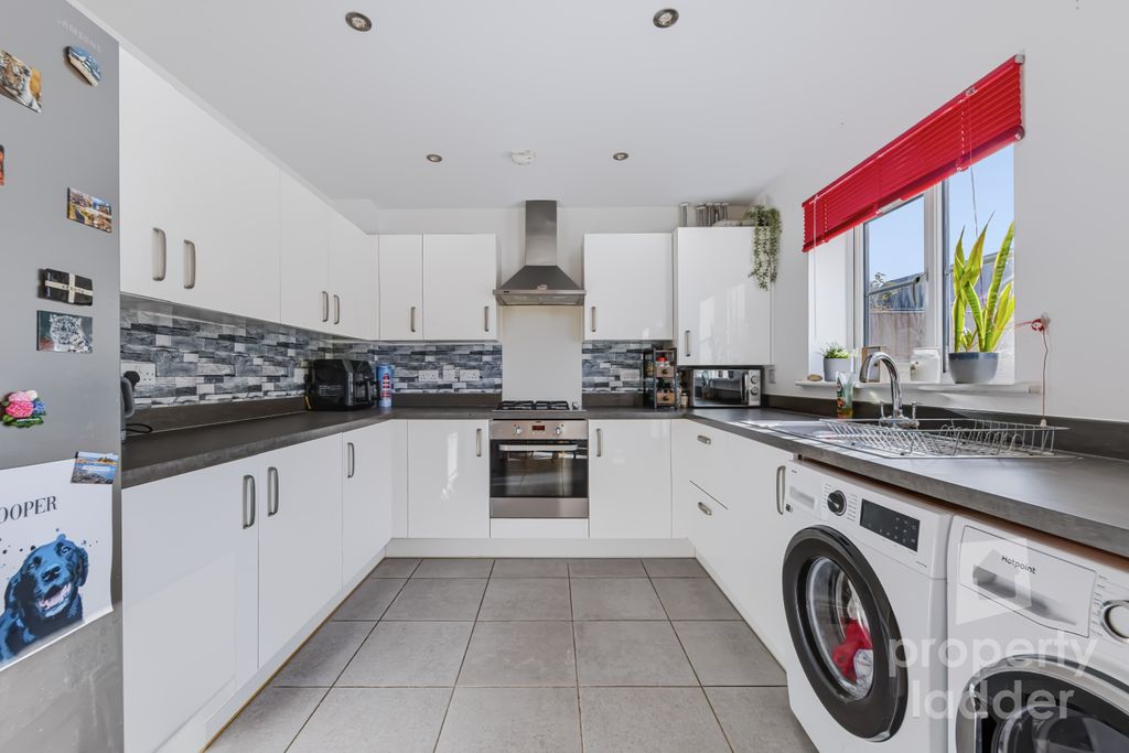 Property photo 3 of 18 Pl-3