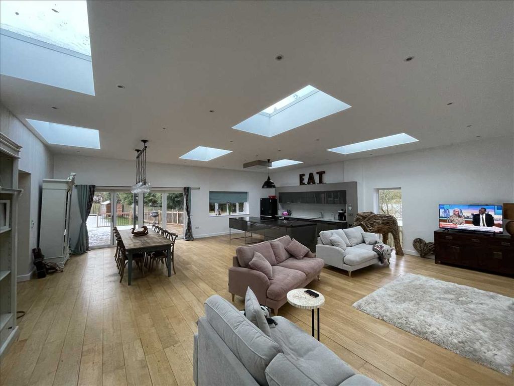 Property photo 3 of 18