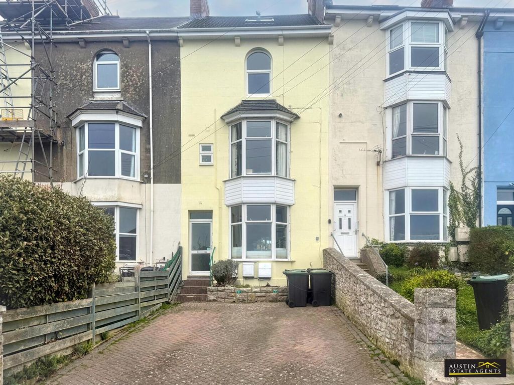 Property photo 1 of 9 Front (Exterior)