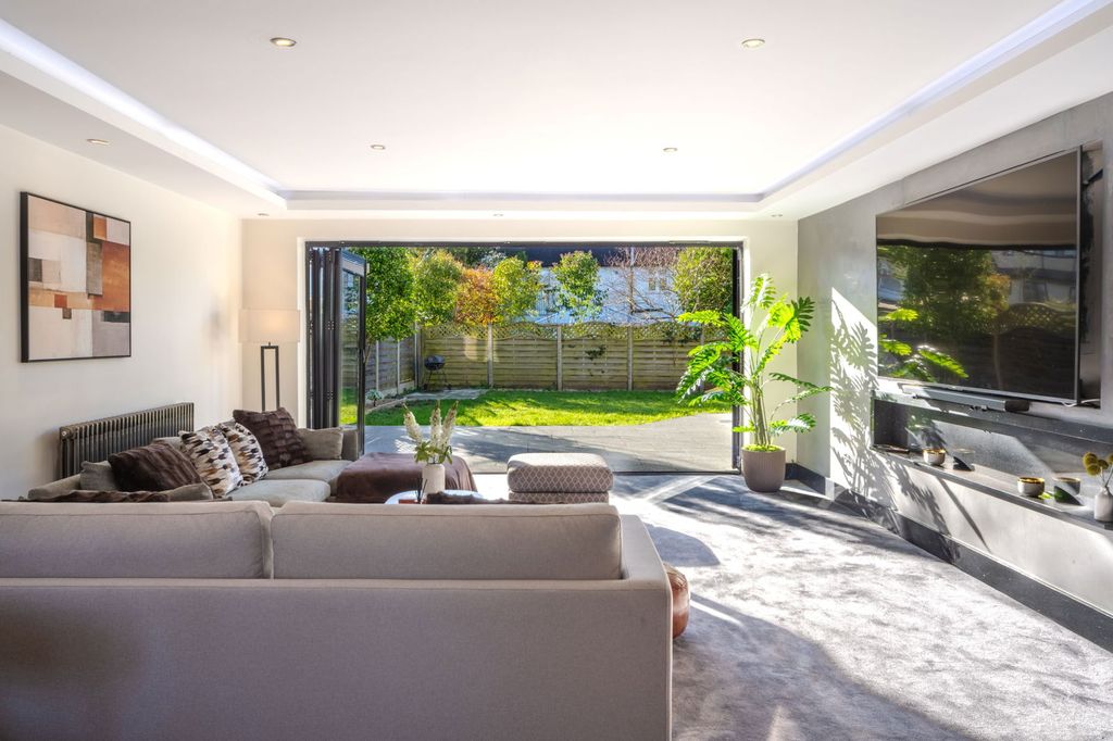 Property photo 3 of 31