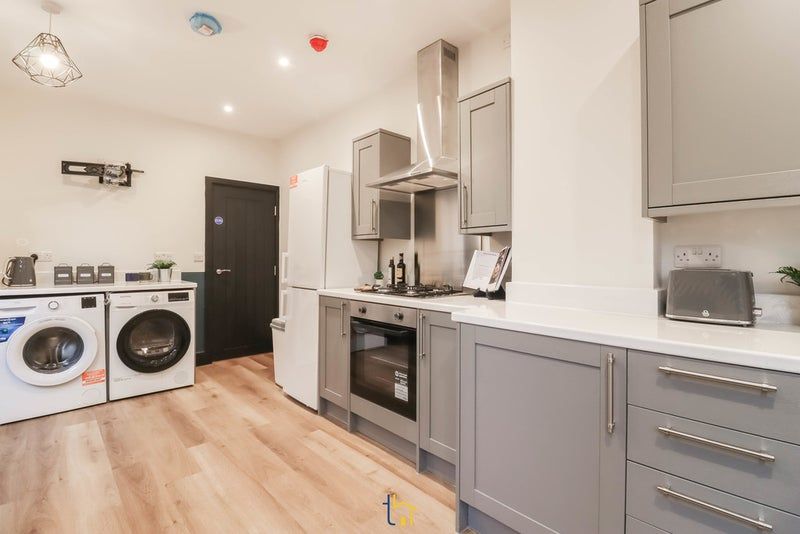 Property photo 2 of 10 98814419