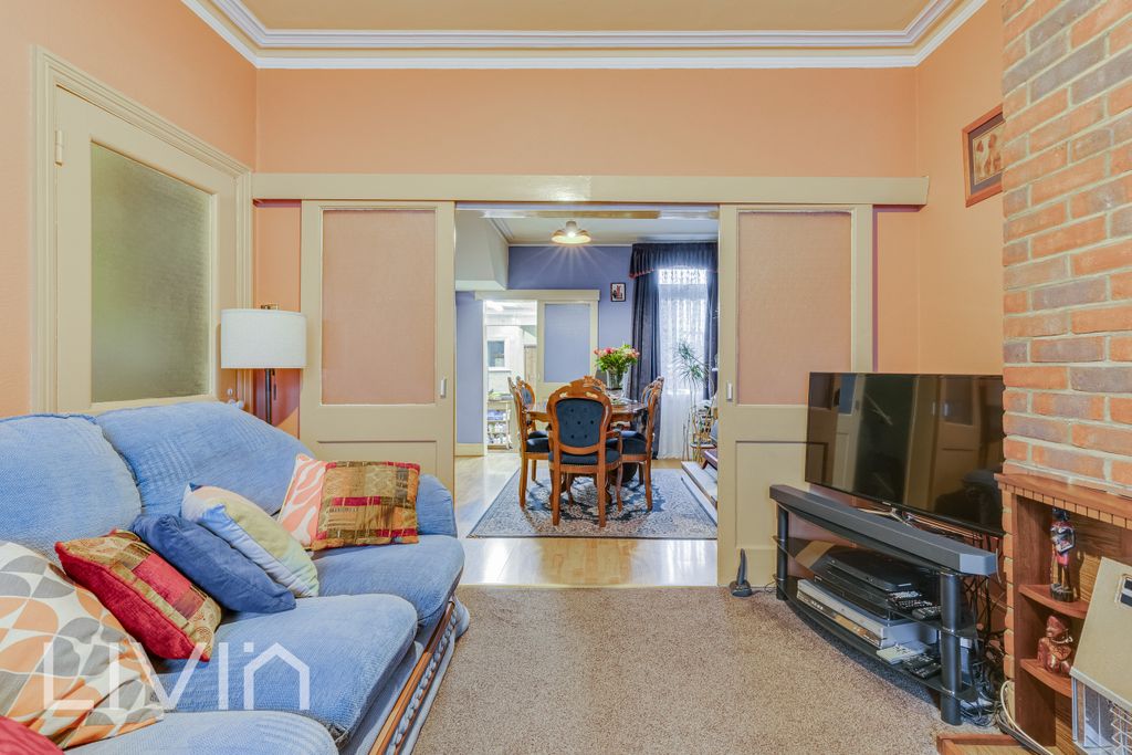 Property photo 3 of 11 218 Whitehorse Road, Cr0 - 3