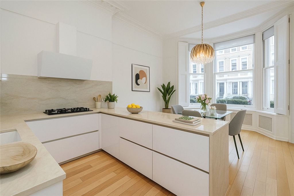 Property photo 3 of 12 Kitchen