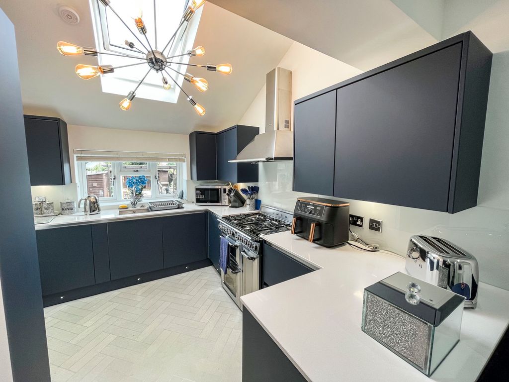Property photo 2 of 19 Kitchen/Diner