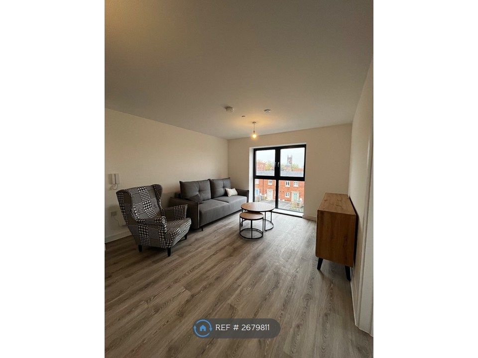 Property photo 1 of 14 Living Room