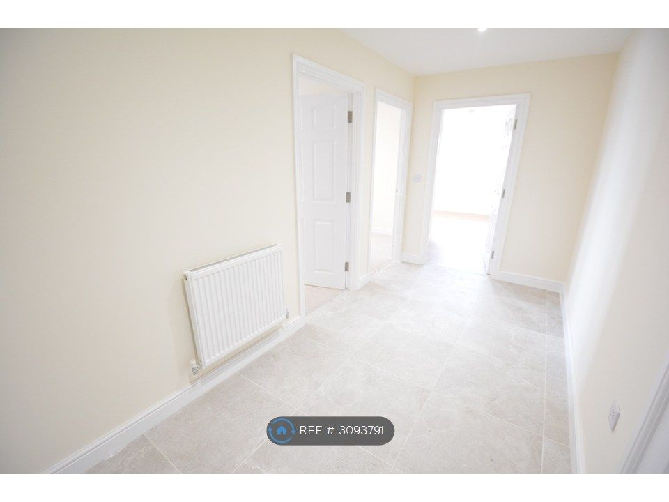 Property photo 3 of 9 Entrance Hall