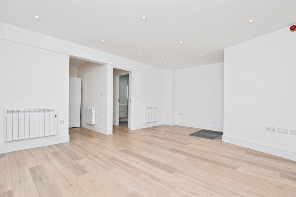 Property photo 3 of 7 30429B10-Dsc_0034