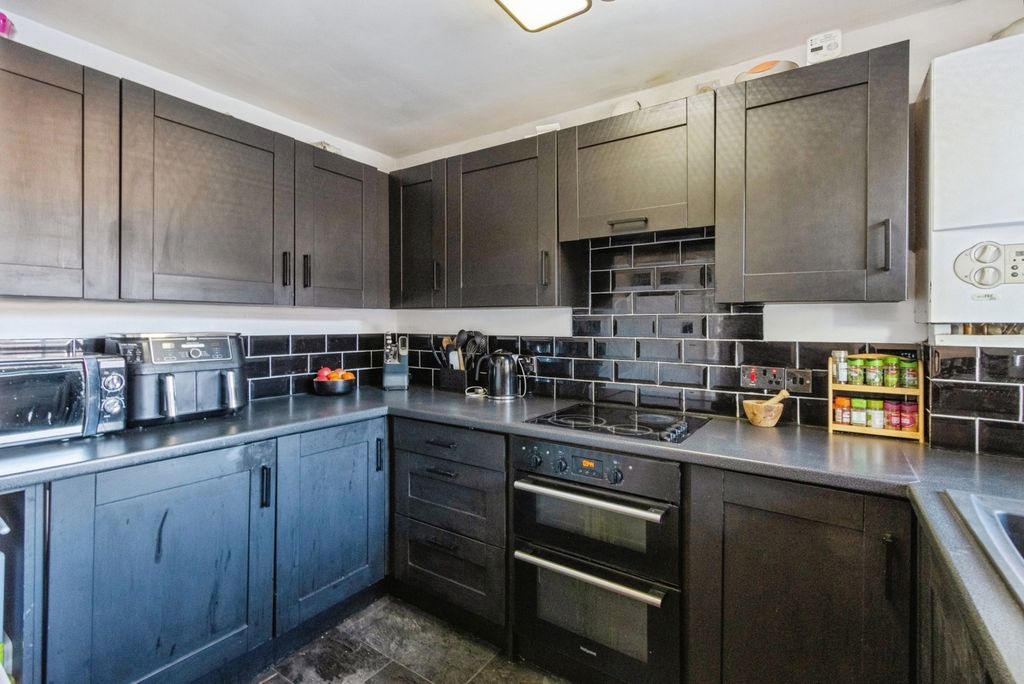 Property photo 3 of 19 Pbox-Img.Jpg