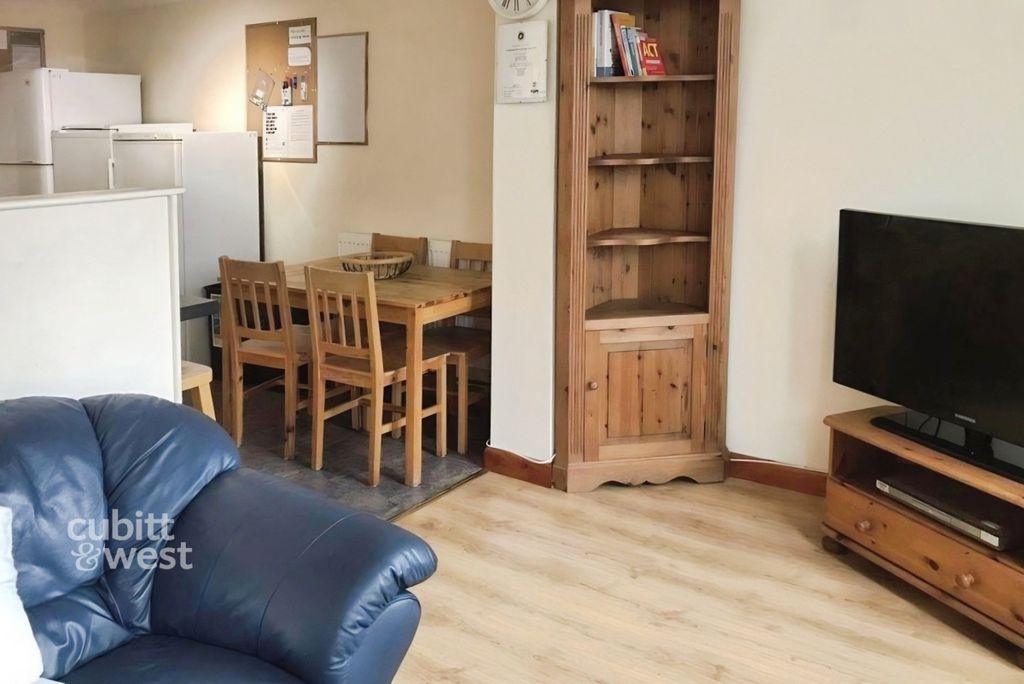 Property photo 3 of 12 25Fbb802-3