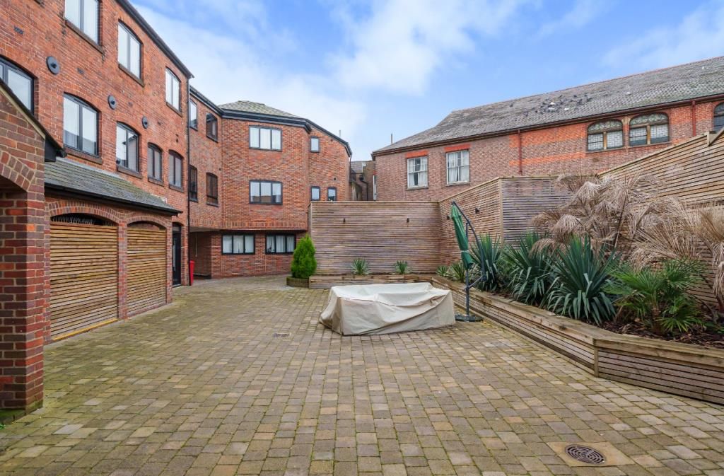 Property photo 2 of 10 External