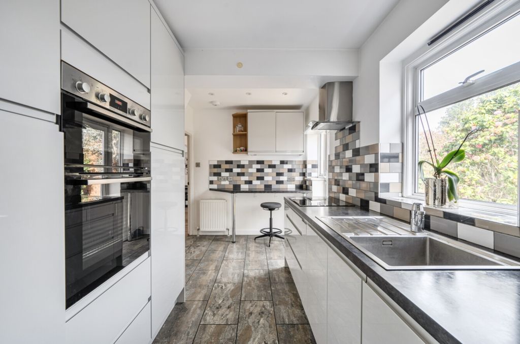 Property photo 3 of 12 1431783-26-69Bd351B930B0