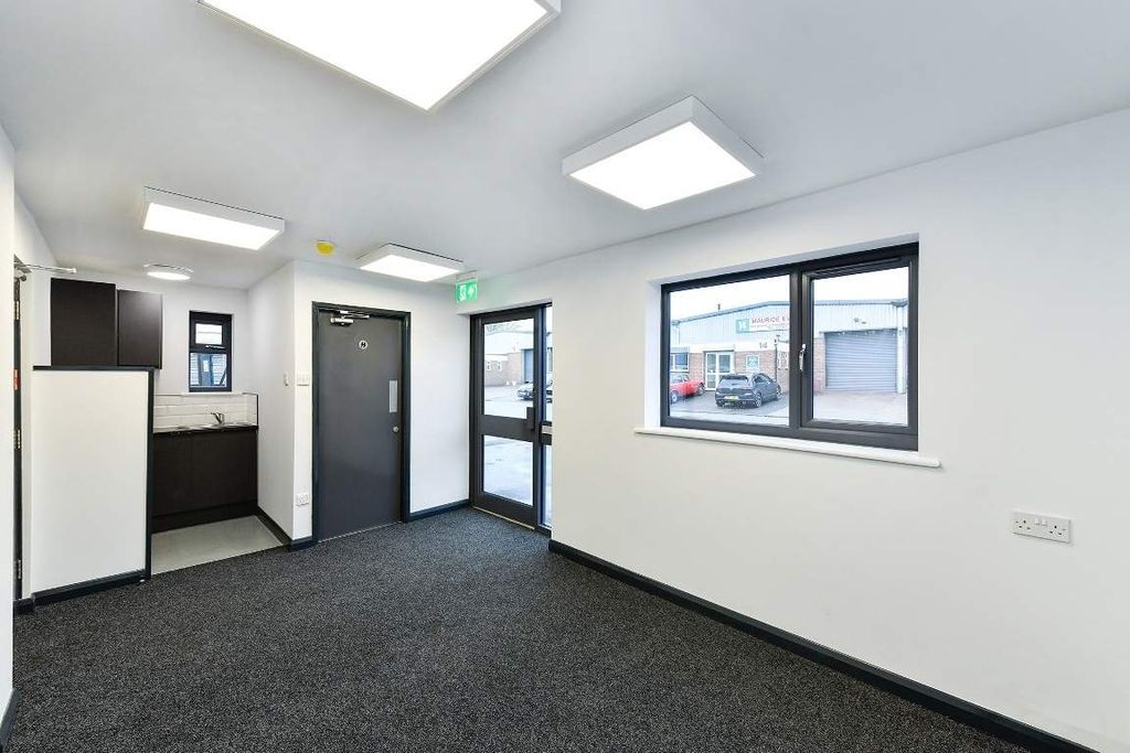 Property photo 3 of 4