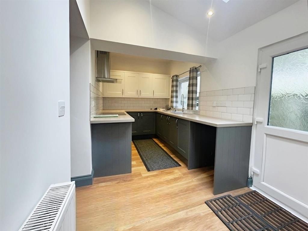 Property photo 3 of 7 Kitchen