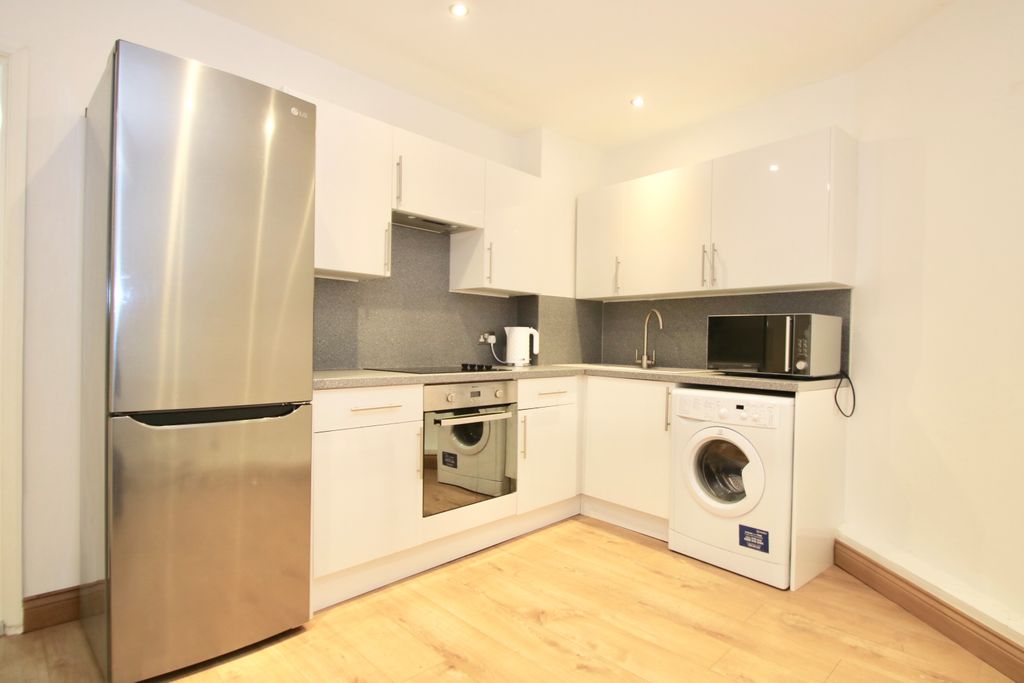 Property photo 2 of 9 Kitchen