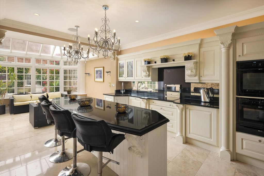 Property photo 3 of 23 Image