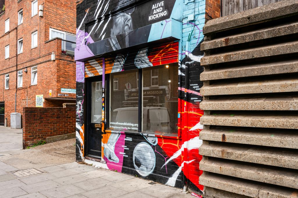 Property photo 1 of 9 Hoxton St 147 - 8.Jpg