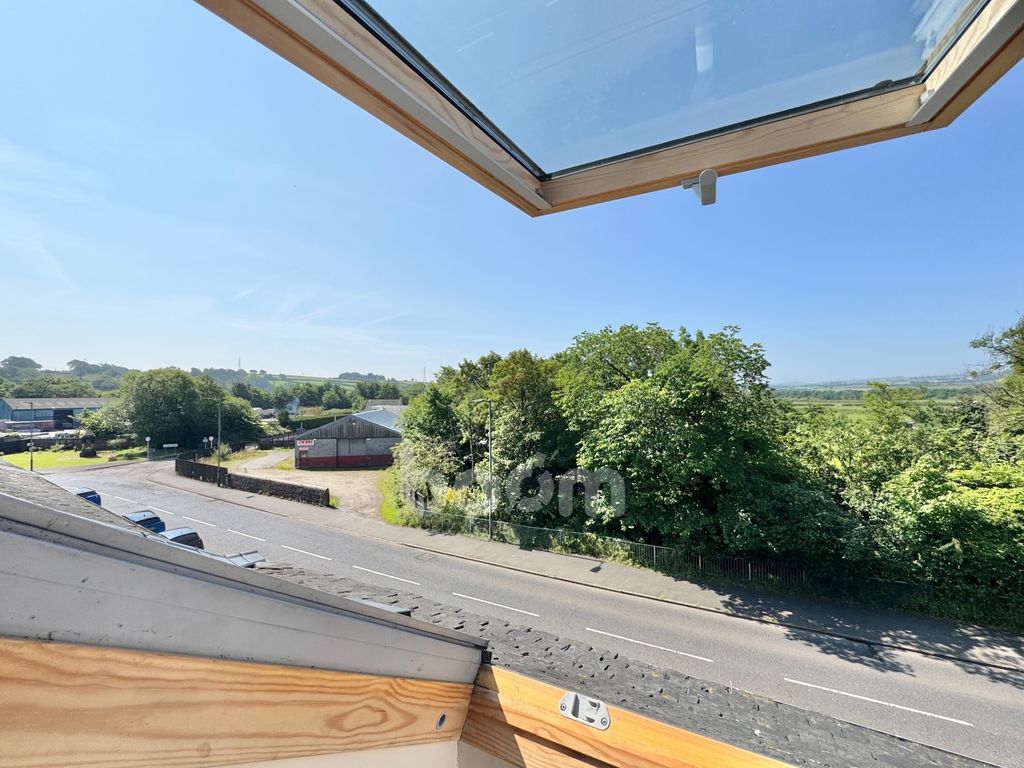 Property photo 2 of 22 Main Road, Glengarnock View
