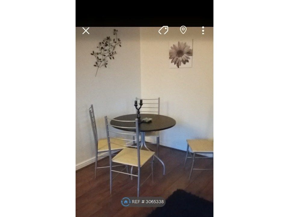 Property photo 1 of 5 Living Room/Dining Room