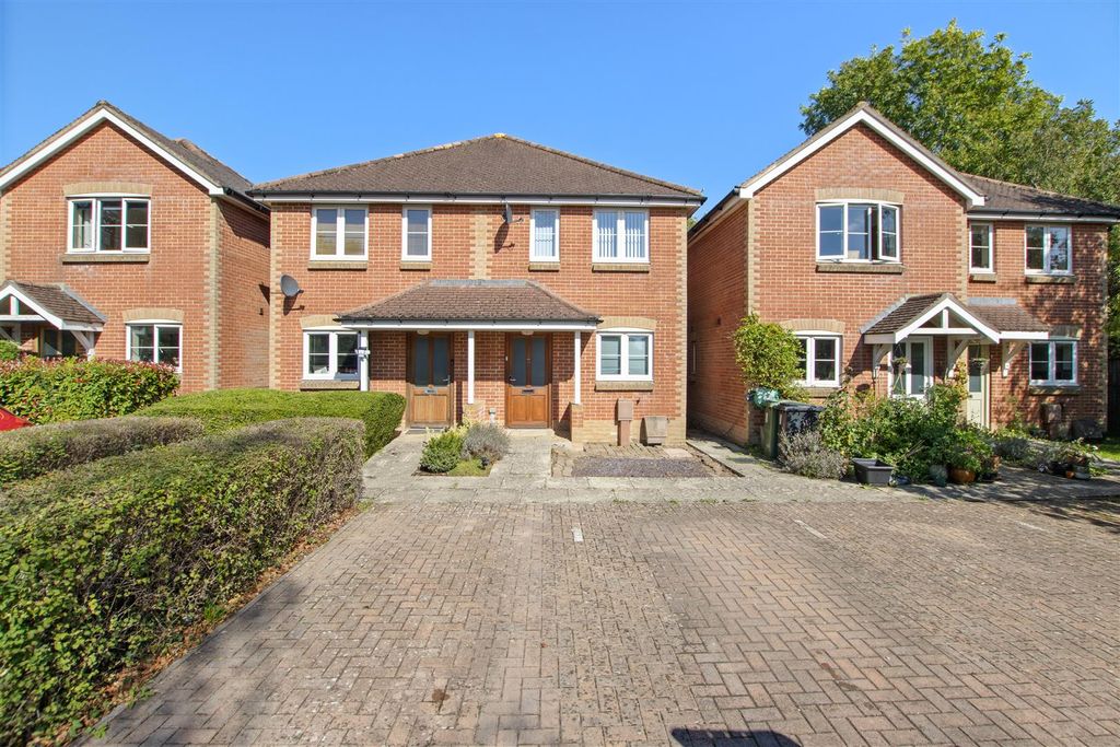 Property photo 1 of 7 Front