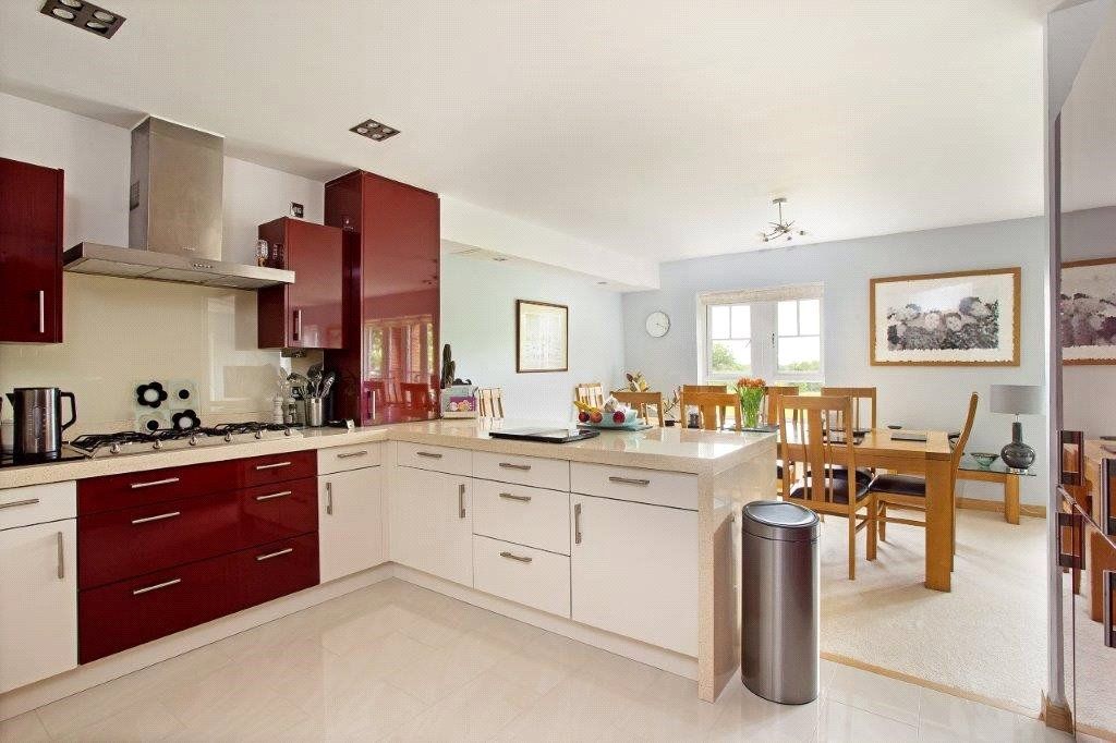 Property photo 3 of 18 Kitchen