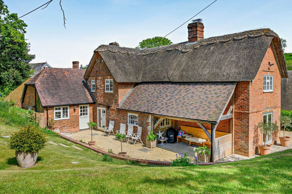 Property photo 1 of 22 Cottage On The Bank