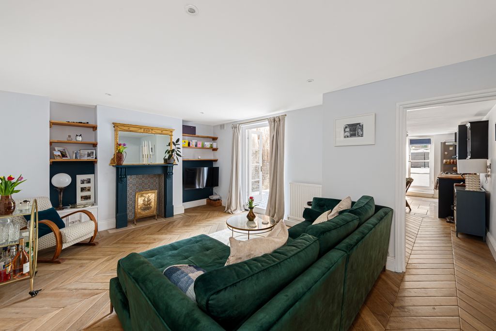 Property photo 2 of 12