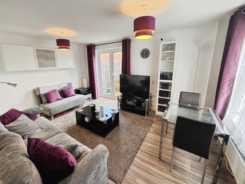 Property photo 3 of 16 Lounge