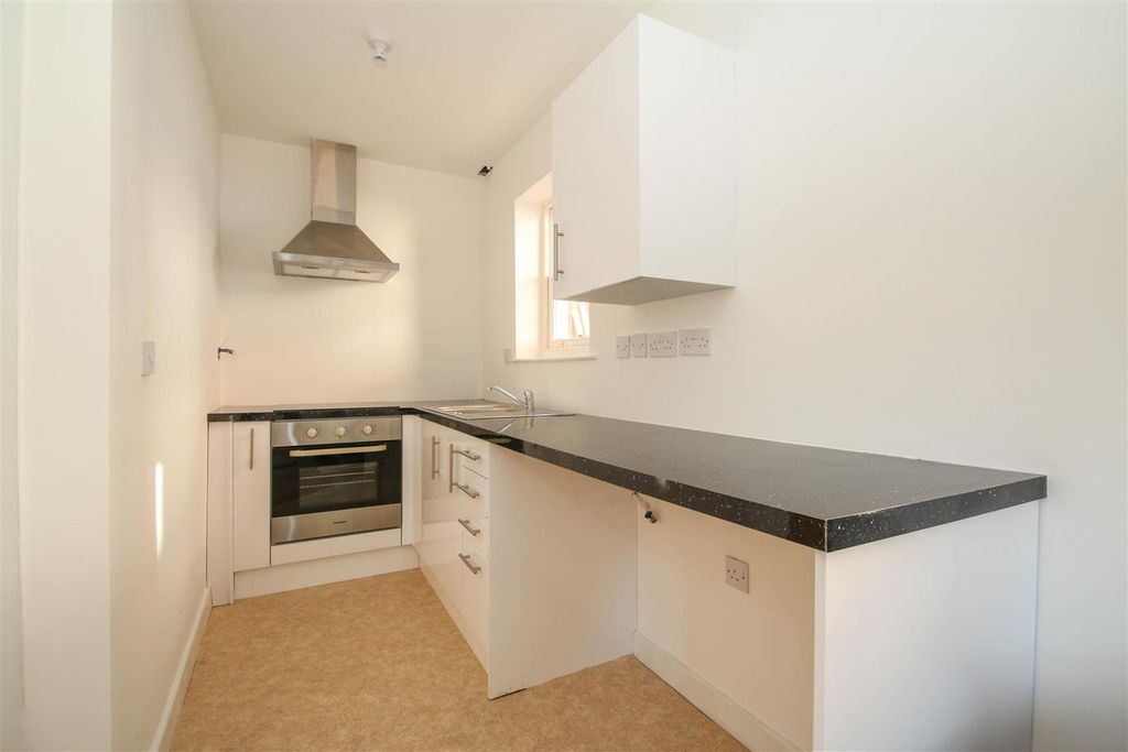 Property photo 3 of 6 Kitchen