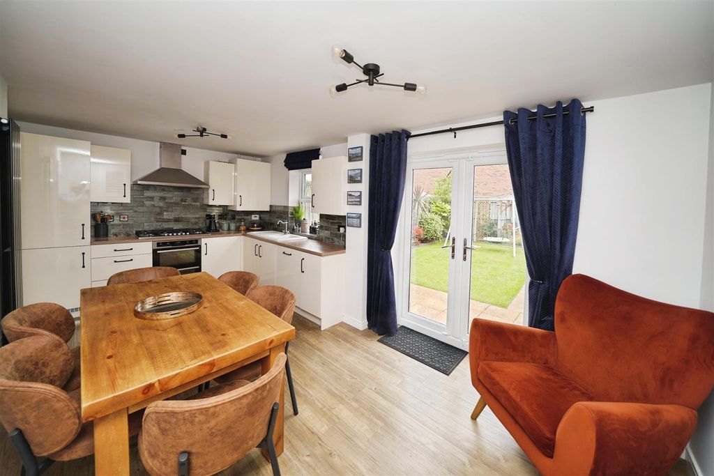 Property photo 2 of 15 Dining Kitchen