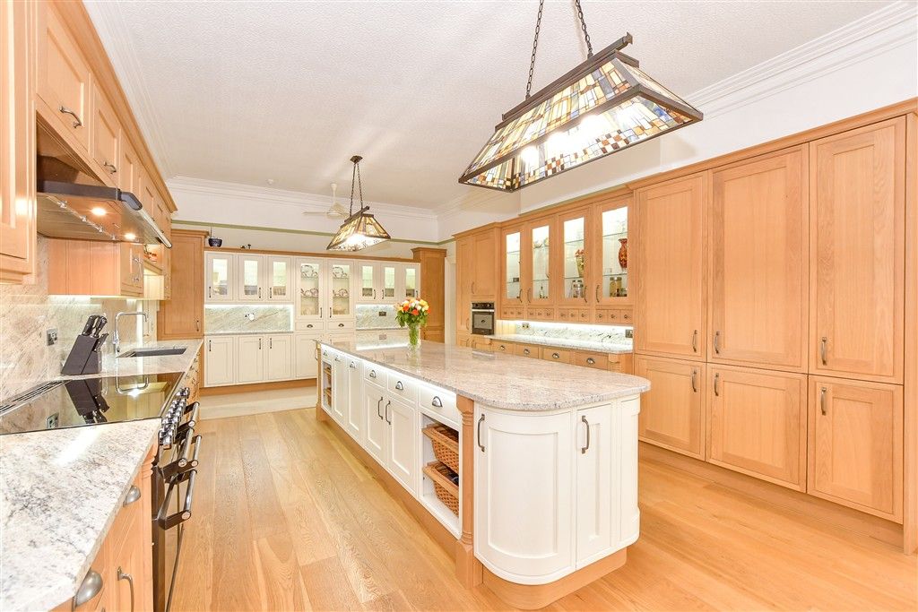 Property photo 3 of 30 Kitchen