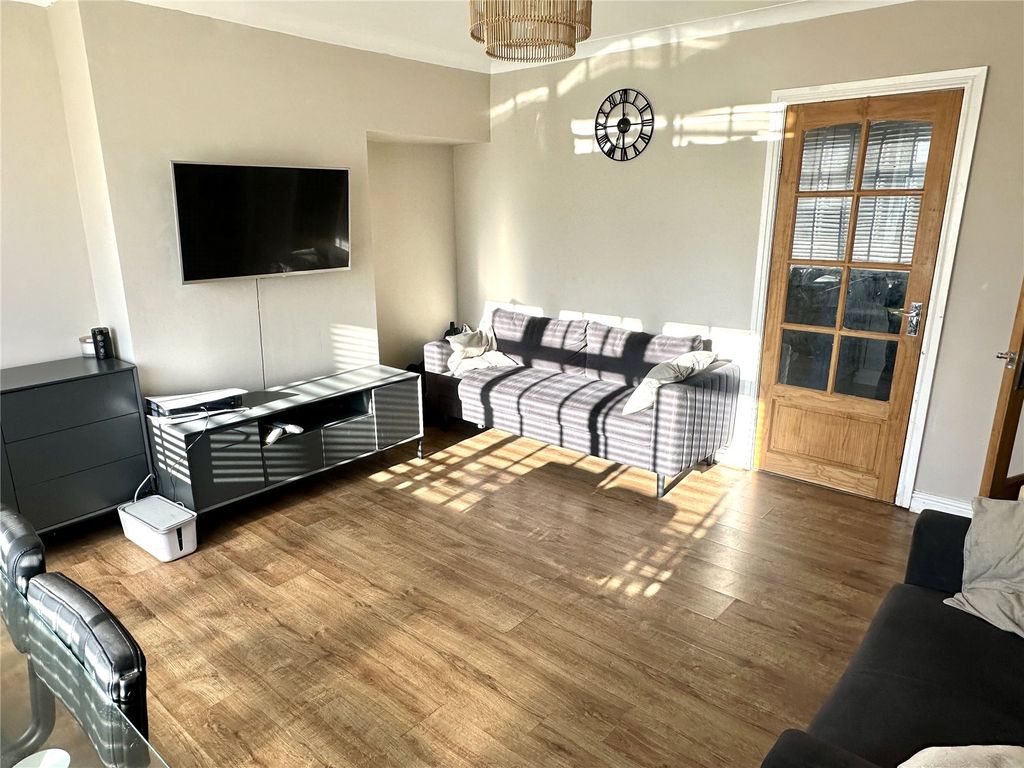 Property photo 3 of 18 Picture No. 40