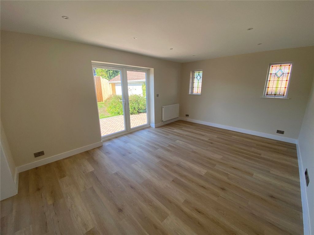 Property photo 2 of 39 Picture No. 14