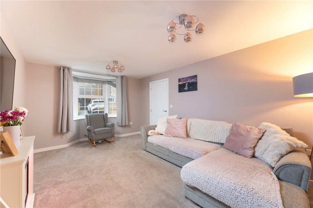 Property photo 2 of 30 Lounge