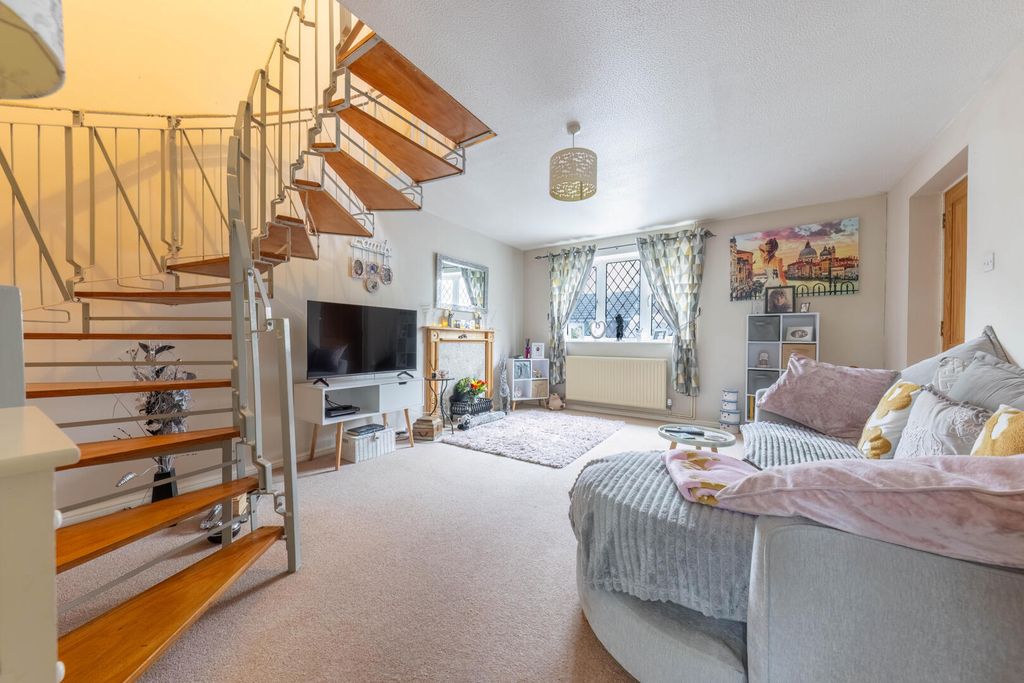 Property photo 2 of 11 Living Room