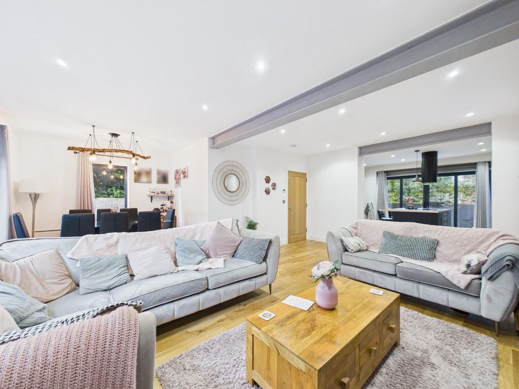 Property photo 3 of 40 Cam01530G0-Pr0355-Still038.Jpg