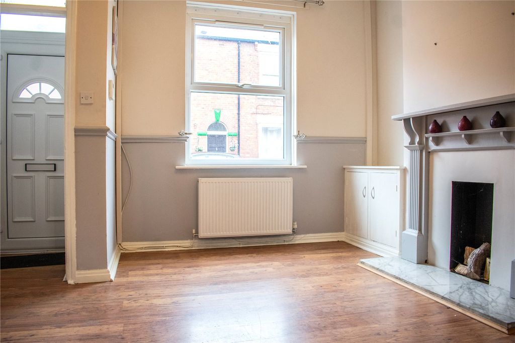 Property photo 2 of 15 Lounge