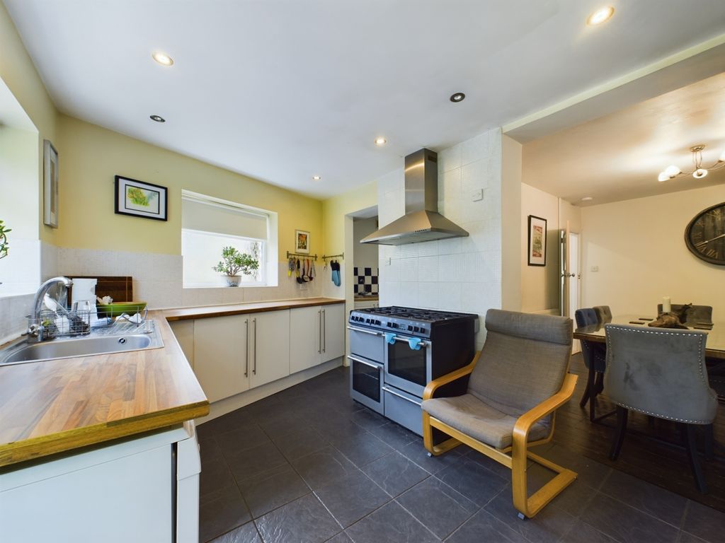 Property photo 3 of 15 Kitchen 2